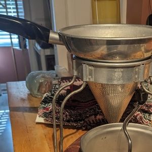 Canning colander with wooden pestle
